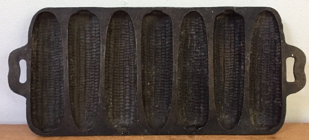 Primitive Vintage 7S 26 Cast Iron Cornbread Corn Cob Shaped Muffin Baking Pan